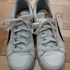 プーマスニーカー　23.0センチ