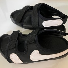 NIKE サンダル　子供
