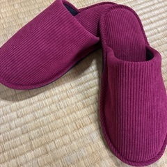 ★ルームシューズ　スリッパ　新品　コーデュロイ　エンジ　赤★