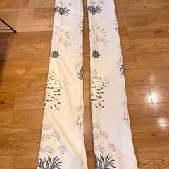 アイボリー 花柄 カーテン 2枚組の画像