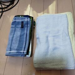 ニット帽とネックウォーマーとハンカチとハンドタオルを譲ります。売...