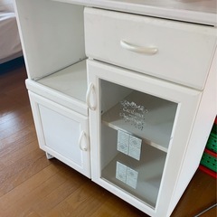 食器棚　今日取りに来れる方の画像