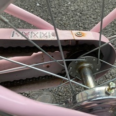 子供向け自転車（16インチ、補助輪あり）の画像