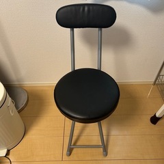 【美品】黒の折りたたみ椅子／使用感ほぼなし／コンパクト収納