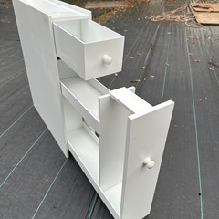 【スリムトイレラック】隙間収納／ホワイト／フタ付き＆引き出し収納の画像