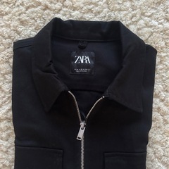 新品タグ付きZARA 黒 ジップアップジャケットの画像