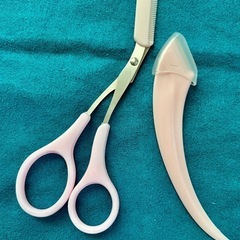 【新品未使用】眉毛ハサミ・眉毛かみそり　２点セットの画像