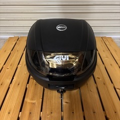 GiViバイクリアボックス
