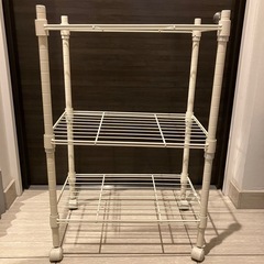 収納　スチールラック 白(キャスター付き)