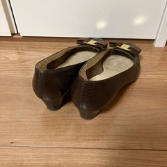 フェラガモ　パンプス　22.5 5C ブラウン　リボンの画像