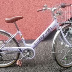 デザインワークス 24インチ自転車（パープル／かご付き）の画像