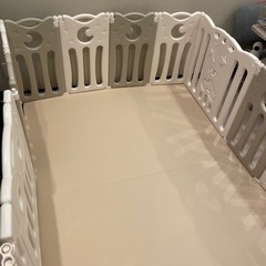 アイリスプラザ ベビーサークル（設置のみ、ほぼ未使用）の画像