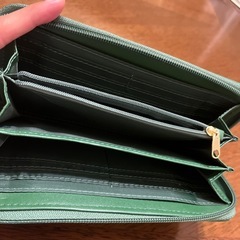 ヴァレンティノ グリーン 福財布 未使用に近いお品ですの画像