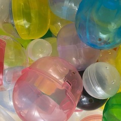 ガチャガチャ 空カプセルの画像