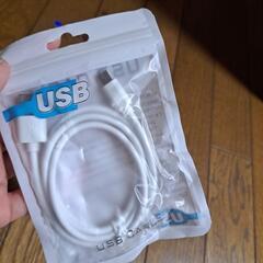 USBケーブル白