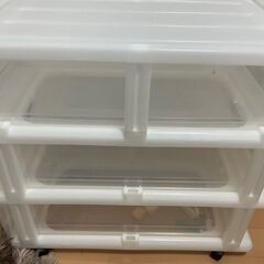 プラスチックの収納ボックス【大】の画像