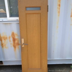 木製ドアの画像