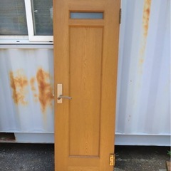 木製ドアの画像