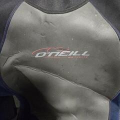 O'Neill製のブラック/ネイビーの長袖スプリングウェットスーツ、サイズL。の画像