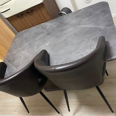 昇降式ダイニングテーブルとチェアセット