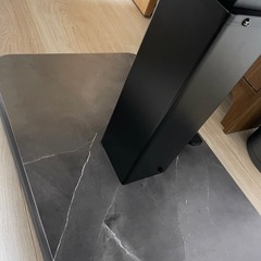 昇降式ダイニングテーブルとチェアセットの画像