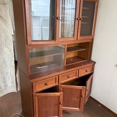 「レトロな木製食器棚（幅120cm×高さ175cm）」 無料でお譲りします。の画像