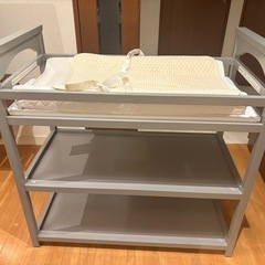 FREE baby changing tableの画像