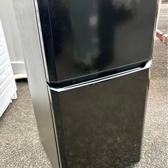 (運搬費込み)106ℓ/1人暮らしサイズ/ハイアール黒冷蔵庫