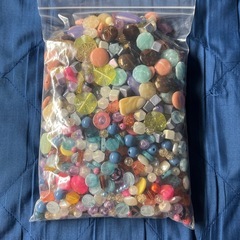 色々な形のビーズ約1ｋｇ