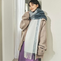 【未使用品】イタリア製 アルパカチェックボリュームマフラー　＜ブルー＞の画像