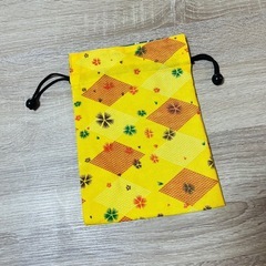 【新品】和柄巾着袋 和柄 花柄 和風 巾着袋 リバーシブル 黄色 イエローの画像