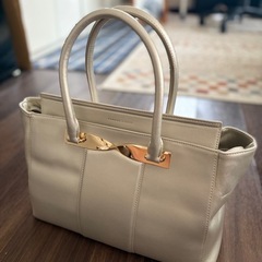 👜【美品】CHARLES & KEITH（チャールズアンドキース...
