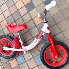 ハローキティ　ストライダー