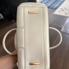 👜【美品】CHARLES & KEITH（チャールズアンドキース）ゴールド金具 ハンドバッグの画像