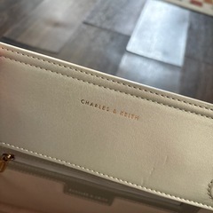 👜【美品】CHARLES & KEITH（チャールズアンドキース）ゴールド金具 ハンドバッグの画像