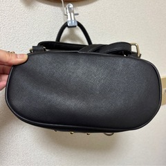 黒のリュック スタッズ 刺繍の画像