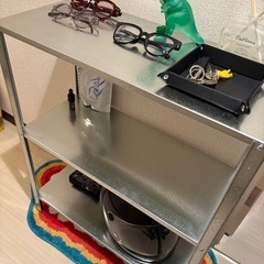 IKEA　メタルラック　棚　下敷きラグつき