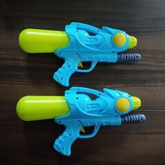 新品未使用　パウ・パトロールの水鉄砲2個セットの画像