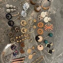 【お譲り先決まりました】ピアス、ブレスレット、ブローチ、リボン、...