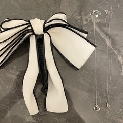 【お譲り先決まりました】ピアス、ブレスレット、ブローチ、リボン、ネックレスセットの画像