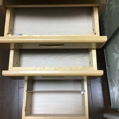 机の下にしまえる引き出しの画像