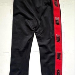 【美品】Nike 赤黒　ジャージ上下セット 上着110〜116cm ズボン104-110の画像