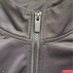 【美品】Nike 赤黒　ジャージ上下セット 上着110〜116cm ズボン104-110の画像