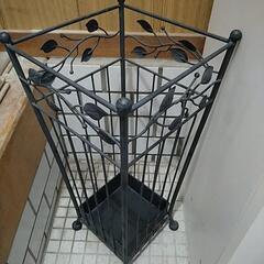 わりとお洒落な アイアン傘立て