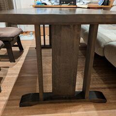 ダイニングテーブルの画像
