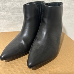 ショートブーツ　黒　24.5センチ