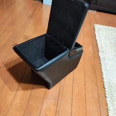 ヤリスクロス前期型用アームレストボックス 黒の画像