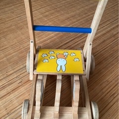 手押し車　木製　ミッフィーの画像