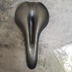 今日で出品終わりますクロスバイク、ロードバイク等、サドル