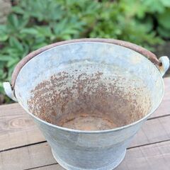 ブリキ　バケツ　ガーデニングに　サビ多め　穴あけしてます